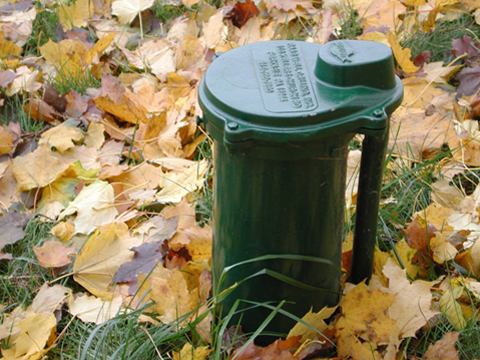 A sanitary drinking water wellcap that protects groundwater, screws into the well